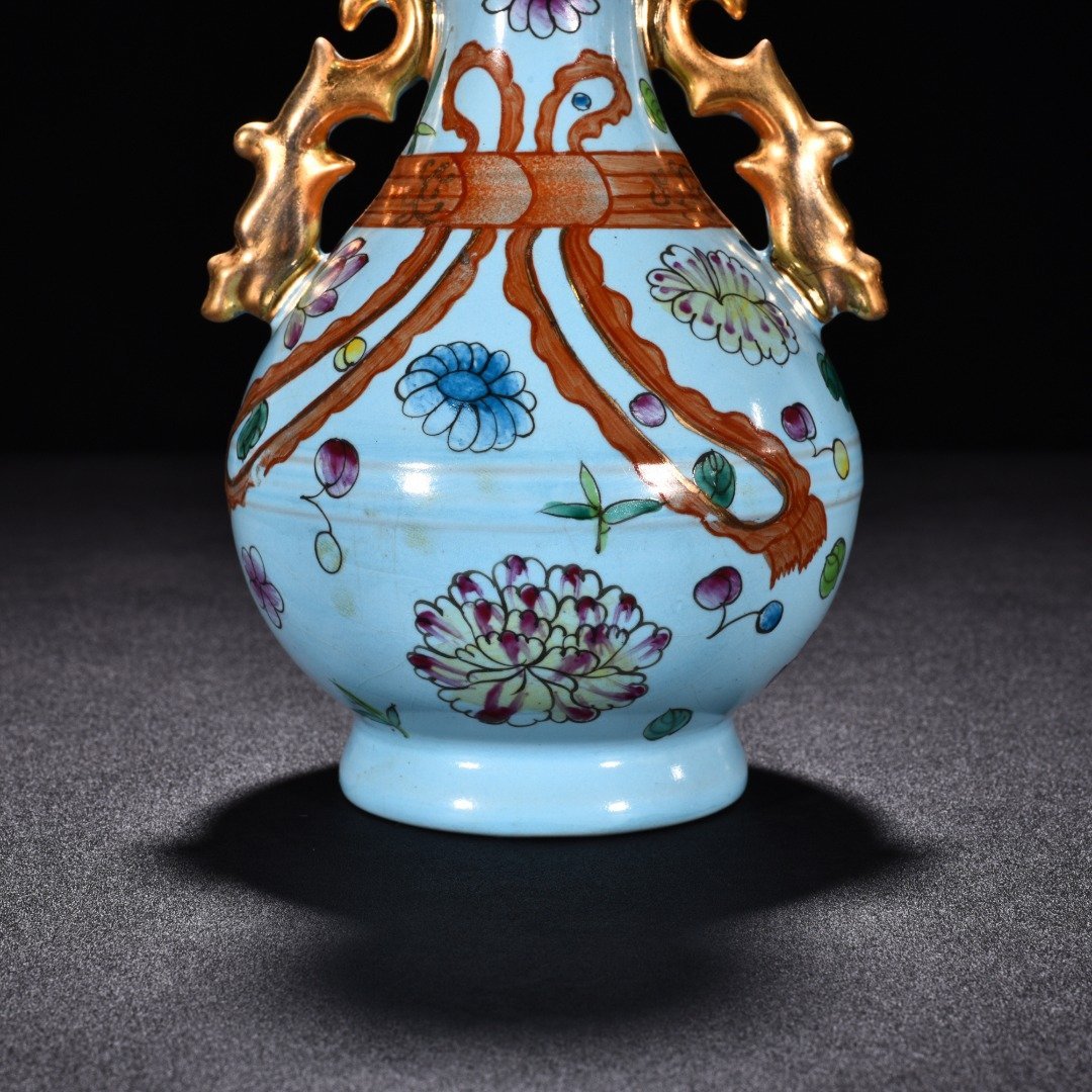 Song Dynasty Ru kiln sky blue glaze pastel gold flower pattern amphorae
