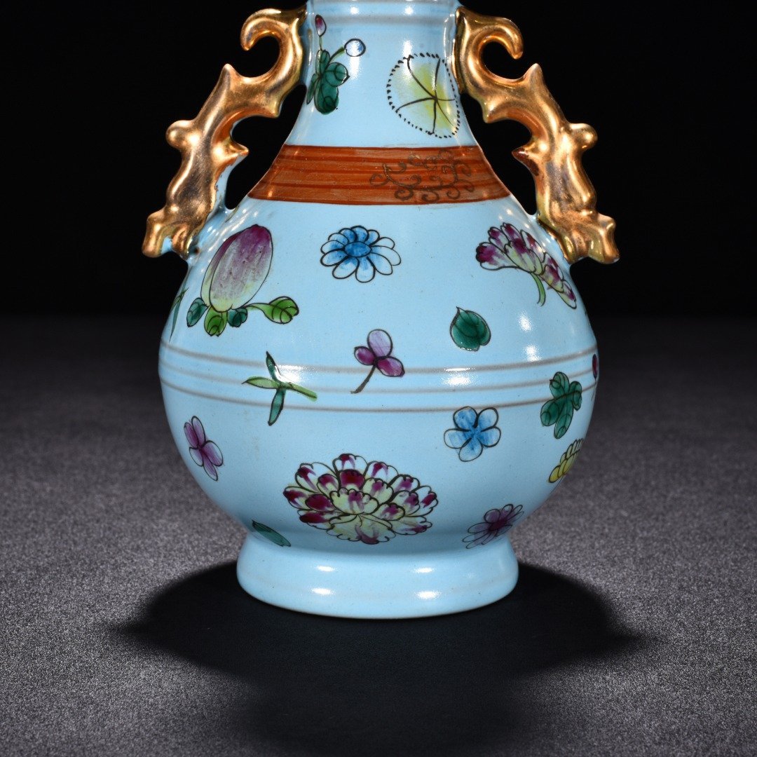 Song Dynasty Ru kiln sky blue glaze pastel gold flower pattern amphorae