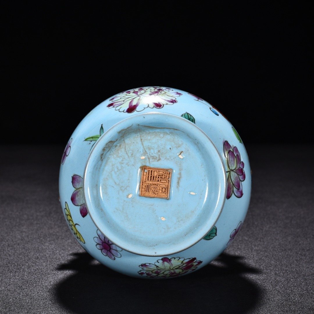 Song Dynasty Ru kiln sky blue glaze pastel gold flower pattern amphorae