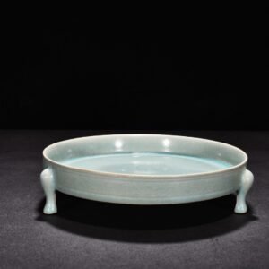 Song Dynasty Ru kiln azure glaze three-legged washing machine