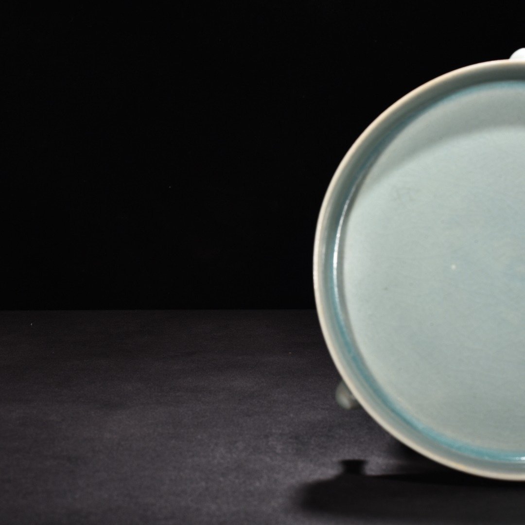 Song Dynasty Ru kiln azure glaze three-legged washing machine