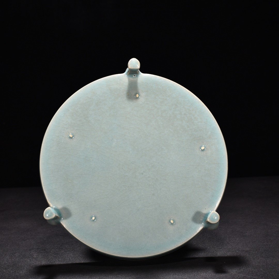 Song Dynasty Ru kiln azure glaze three-legged washing machine