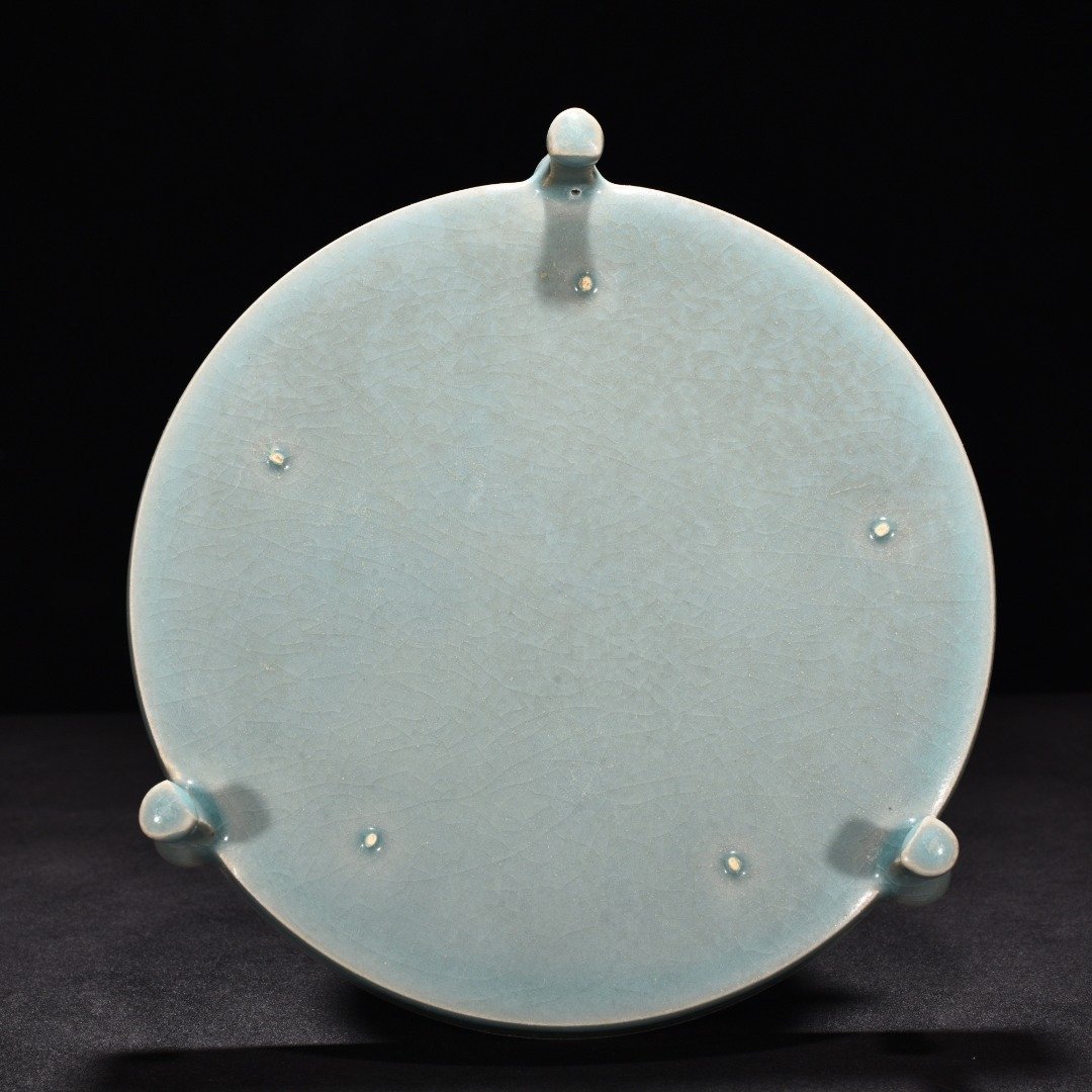 Song Dynasty Ru kiln azure glaze three-legged washing machine