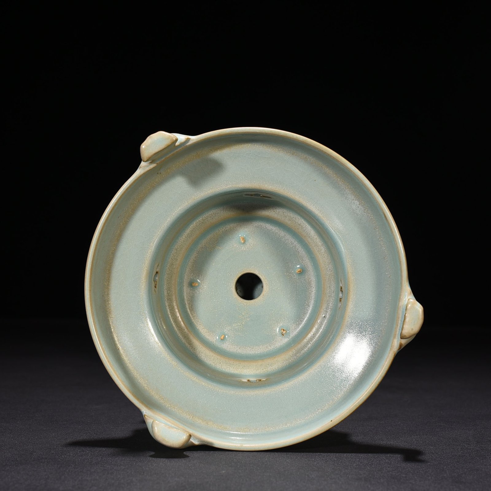 Song Dynasty Ru kiln azure glaze three-legged furnace