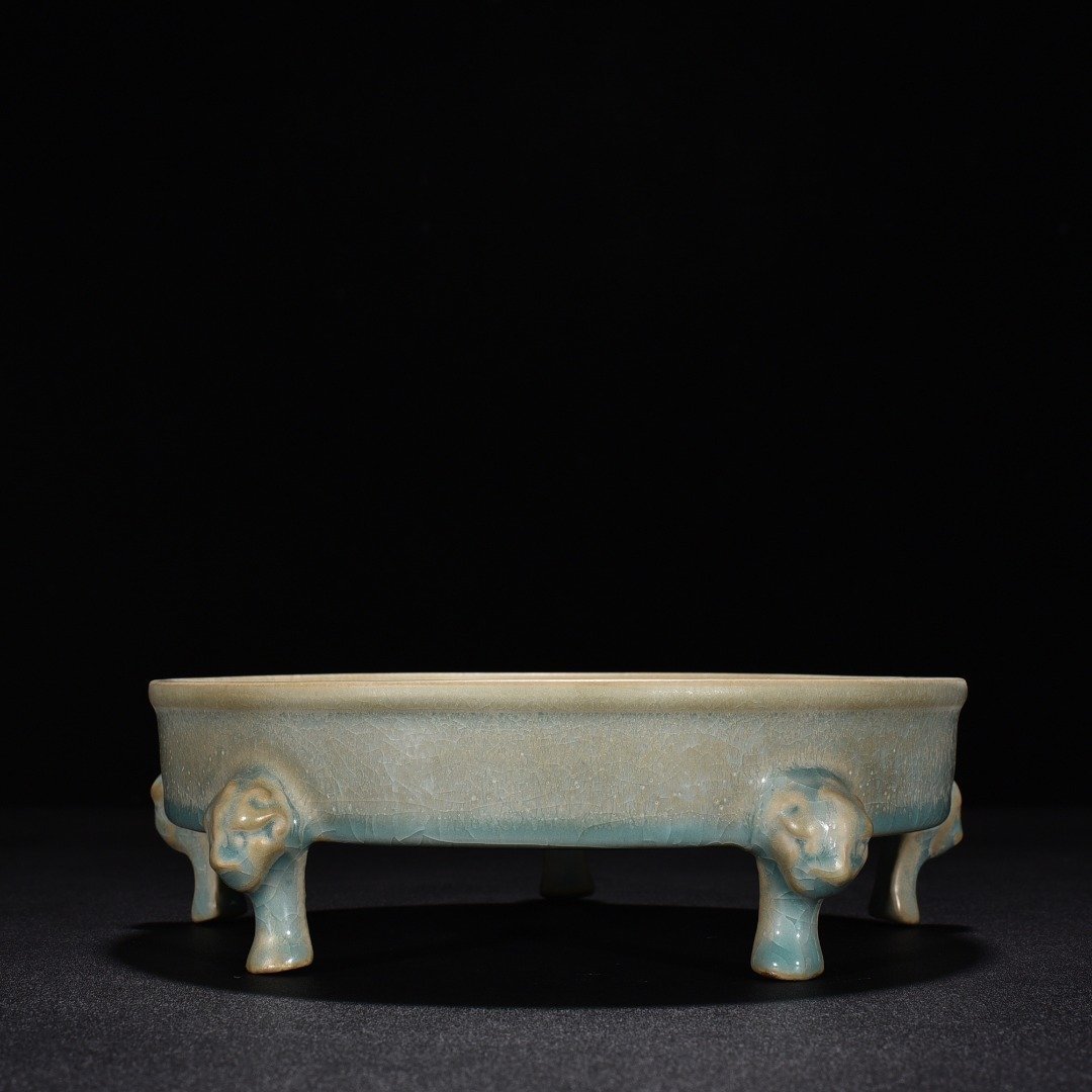 Song Dynasty Ru Kiln azure glaze animal foot wash
