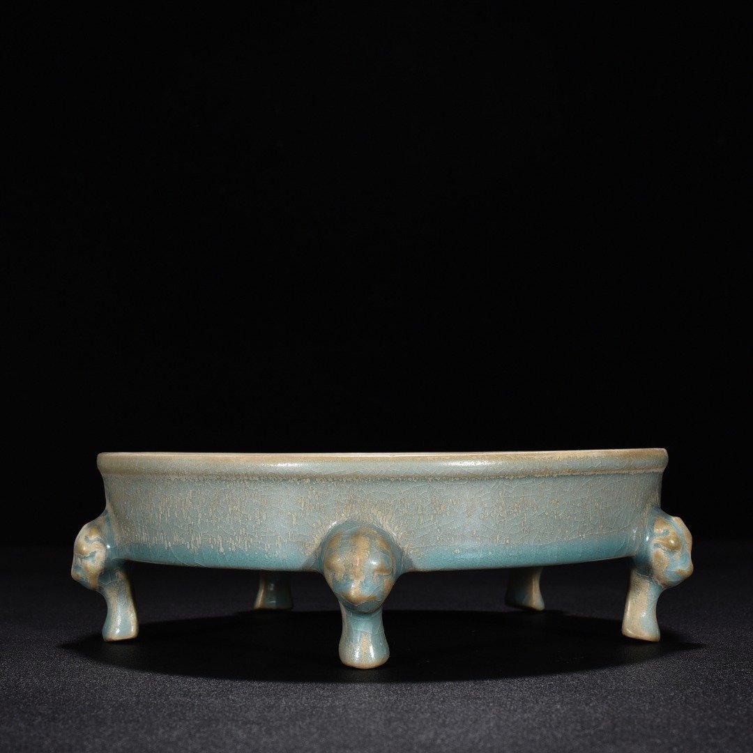 Song Dynasty Ru Kiln azure glaze animal foot wash