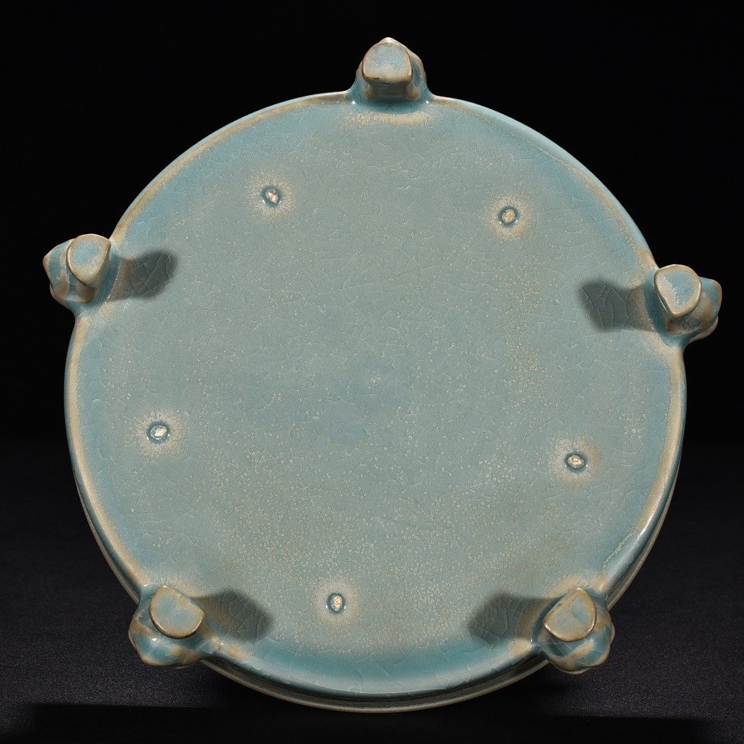 Song Dynasty Ru Kiln azure glaze animal foot wash