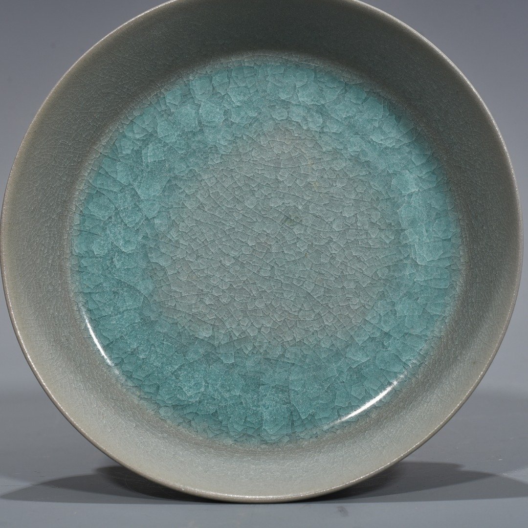 Song Dynasty Ru Kiln azure glaze ice cracked round wash