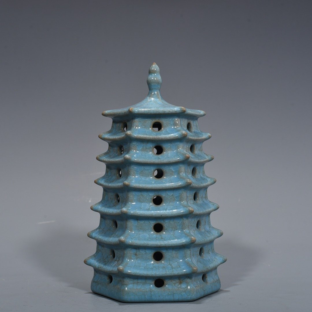 Song Dynasty Ru Kiln azure glaze ice cracked pagoda