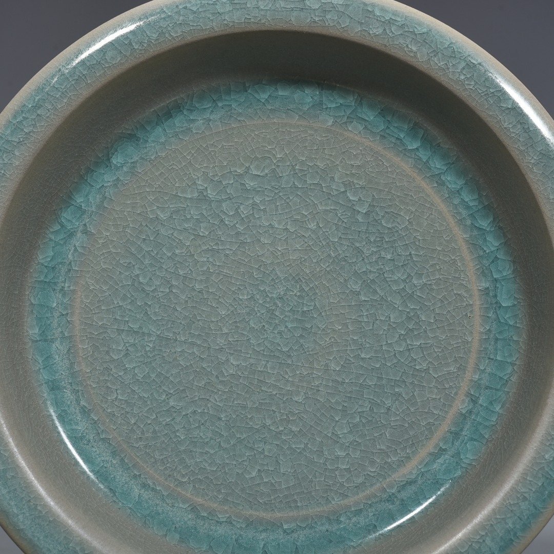 Song Dynasty Ru Kiln azure glaze ice crack folded edge wash