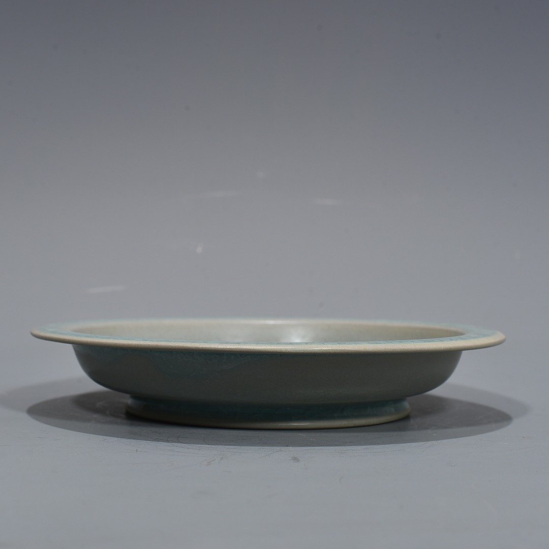 Song Dynasty Ru Kiln azure glaze ice crack folded edge wash