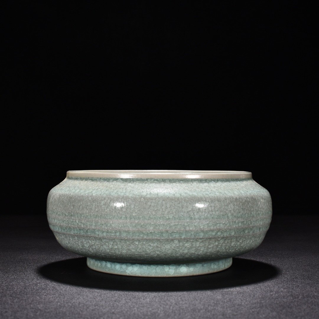 Song Dynasty Ru kiln azure glaze ice crackle dazzling pattern round wash