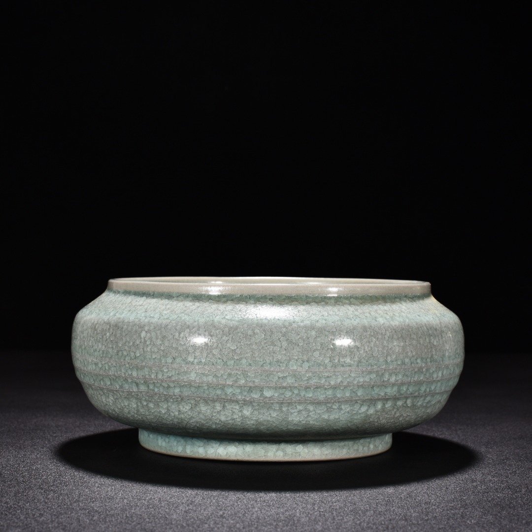 Song Dynasty Ru kiln azure glaze ice crackle dazzling pattern round wash