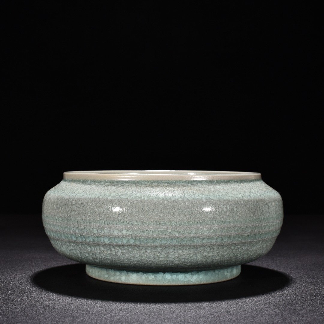 Song Dynasty Ru kiln azure glaze ice crackle dazzling pattern round wash