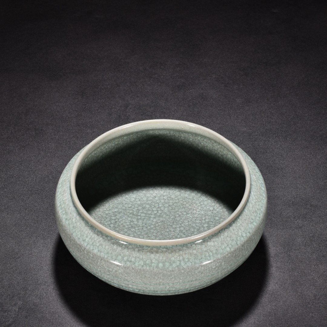 Song Dynasty Ru kiln azure glaze ice crackle dazzling pattern round wash