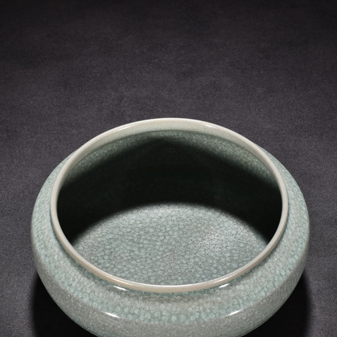 Song Dynasty Ru kiln azure glaze ice crackle dazzling pattern round wash