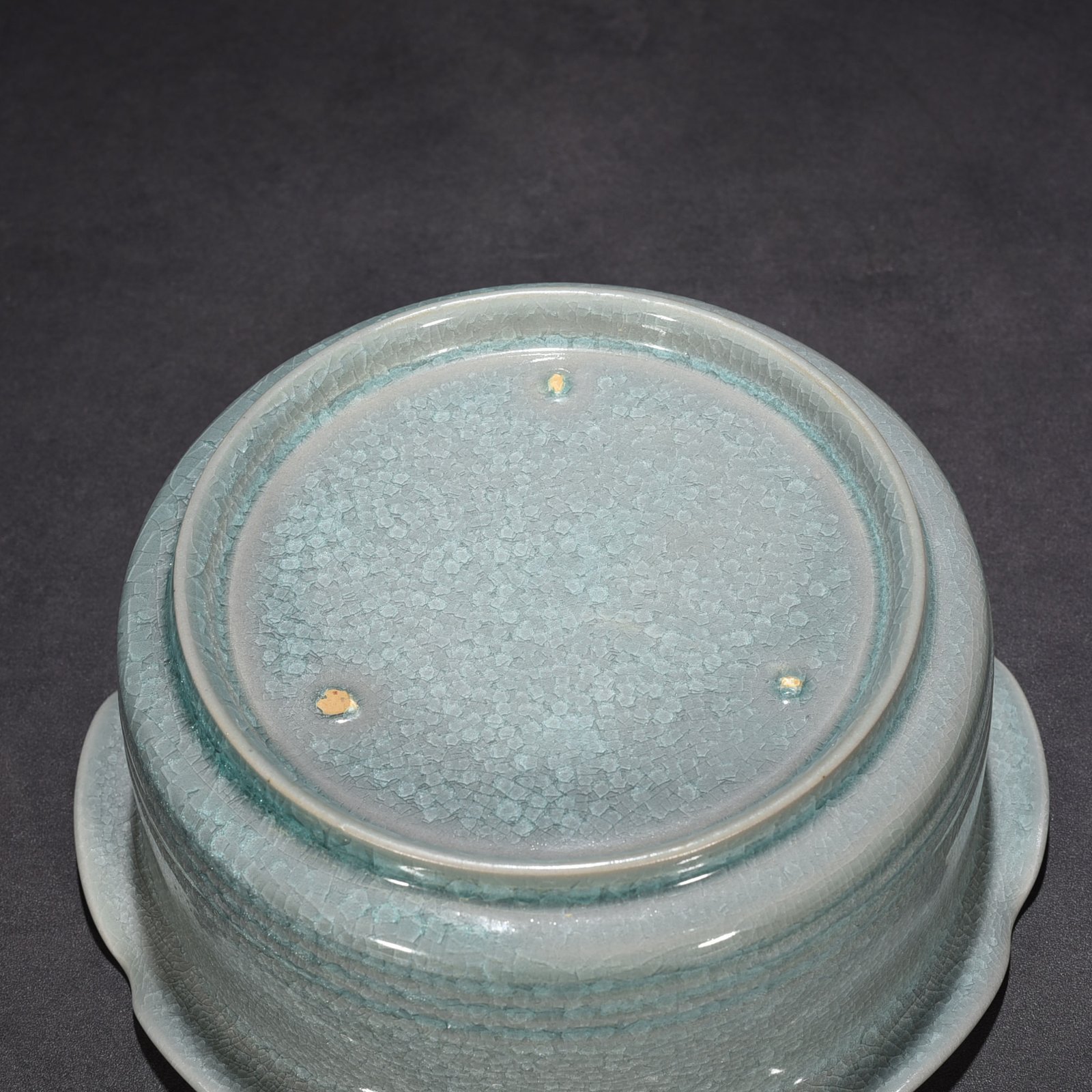 Song Dynasty Ru kiln azure glaze ice crackle dazzling pattern sunflower mouth wash