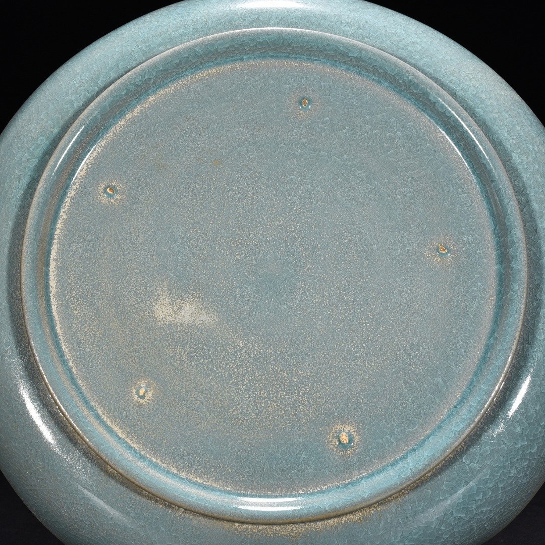 Song Dynasty Ru kiln azure glaze ice crackled sunflower mouth plate