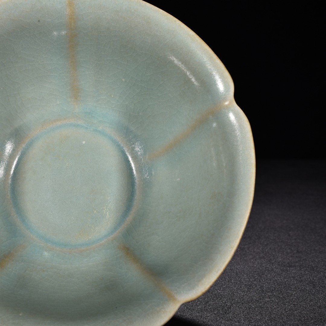 Song Dynasty Ru kiln azure glaze scraped edge sunflower mouth bowl