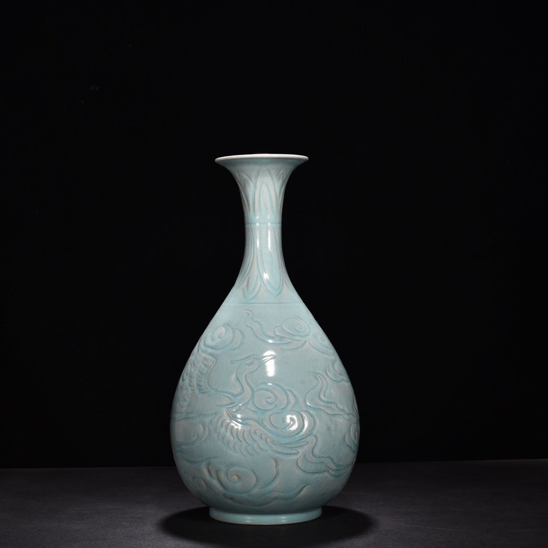 Song Dynasty Ru kilnazure glaze engraved crane pattern jade pot spring vase