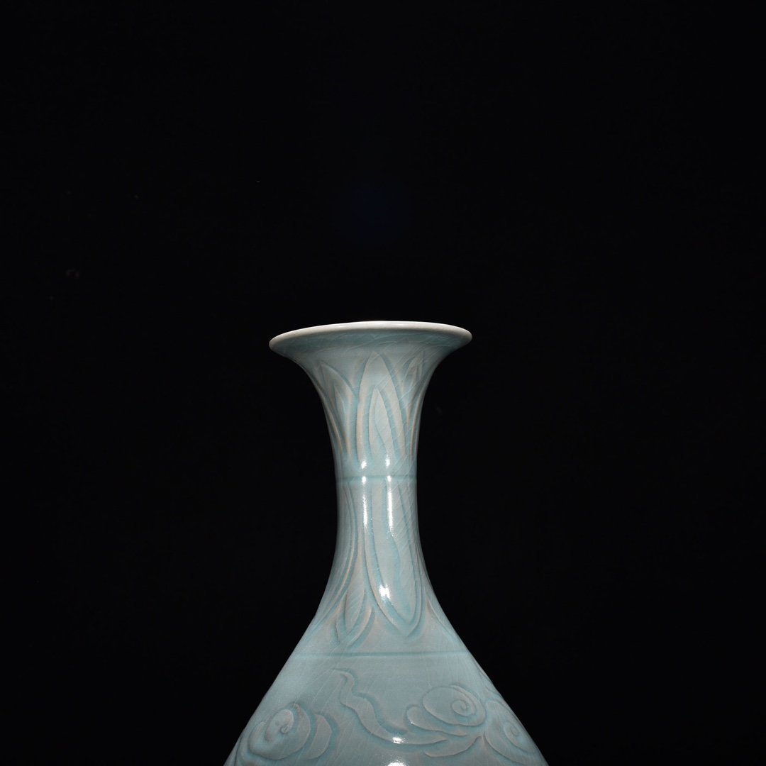 Song Dynasty Ru kilnazure glaze engraved crane pattern jade pot spring vase