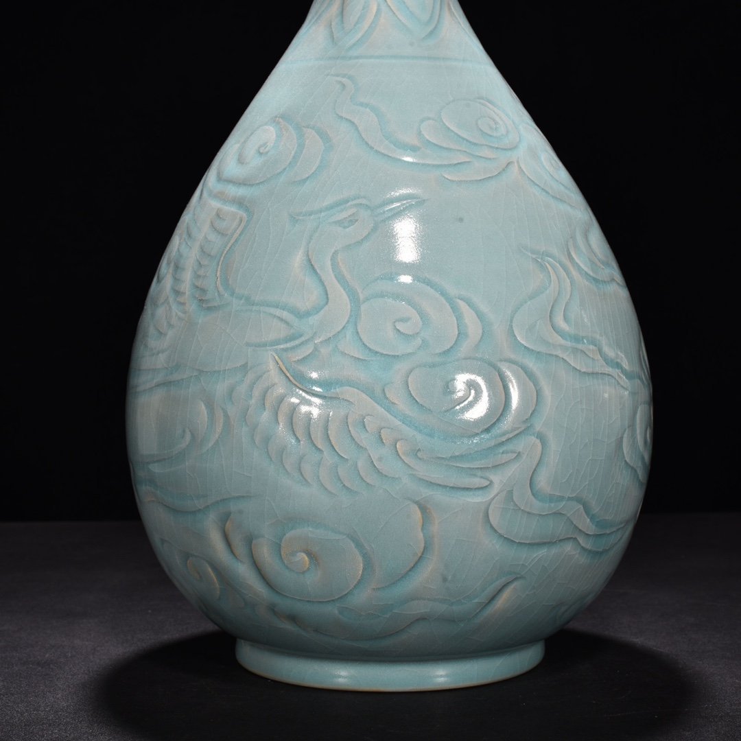 Song Dynasty Ru kilnazure glaze engraved crane pattern jade pot spring vase