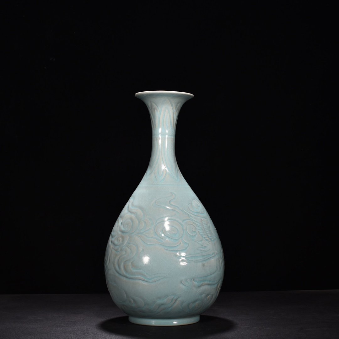 Song Dynasty Ru kilnazure glaze engraved crane pattern jade pot spring vase