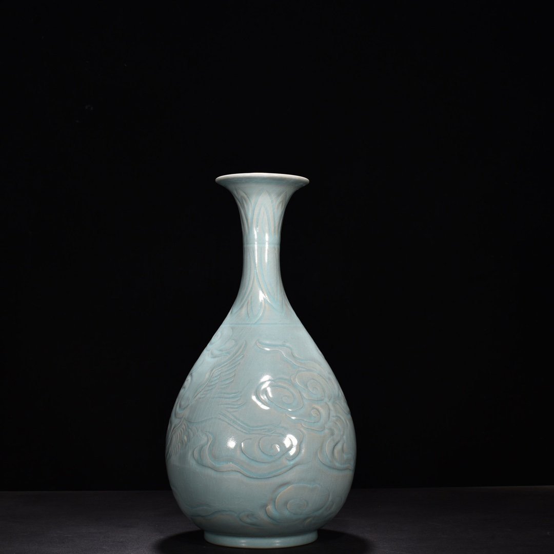 Song Dynasty Ru kilnazure glaze engraved crane pattern jade pot spring vase
