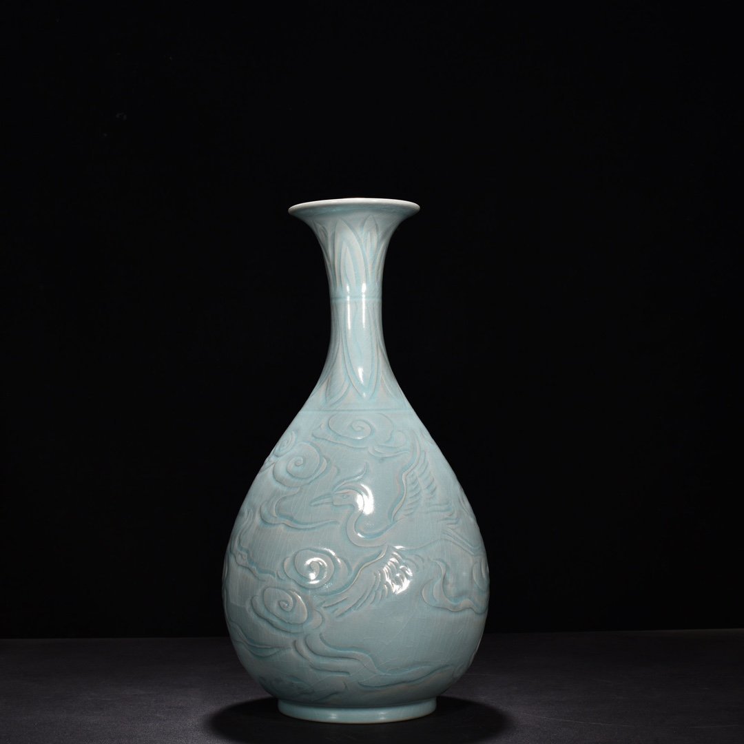 Song Dynasty Ru kilnazure glaze engraved crane pattern jade pot spring vase