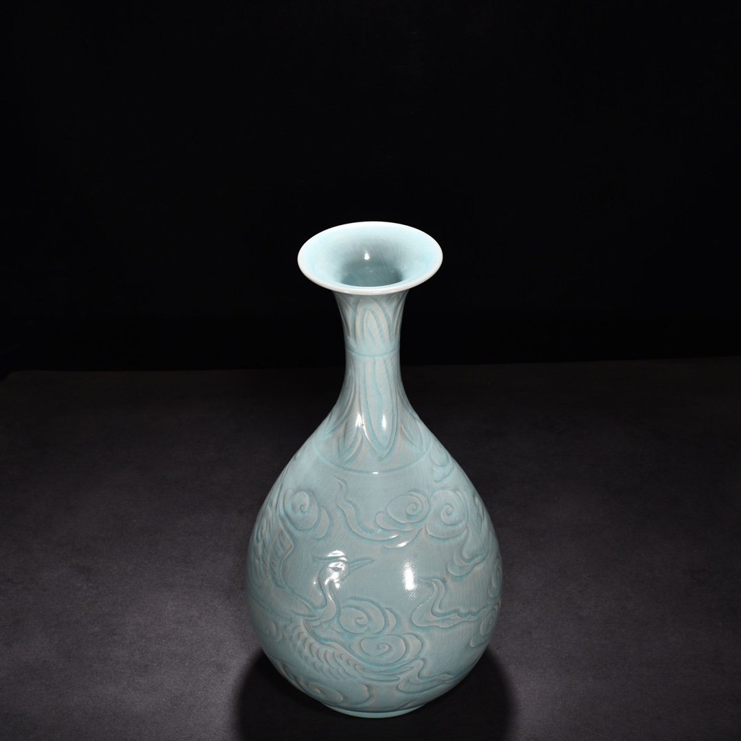 Song Dynasty Ru kilnazure glaze engraved crane pattern jade pot spring vase