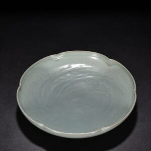 Song Dynasty Ru kiln azure glaze carved phoenix pattern sunflower mouth plate