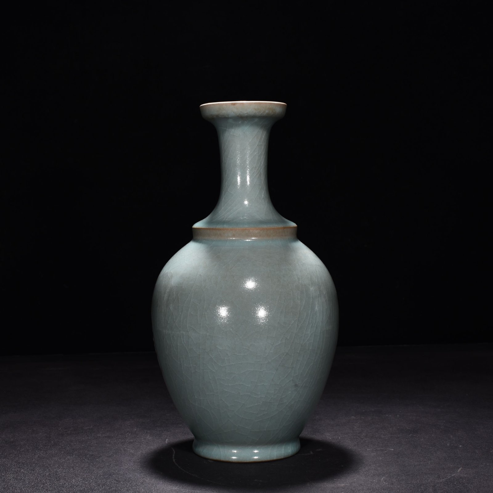 Song Dynasty Ru kilnazure glaze plate-mouth vase