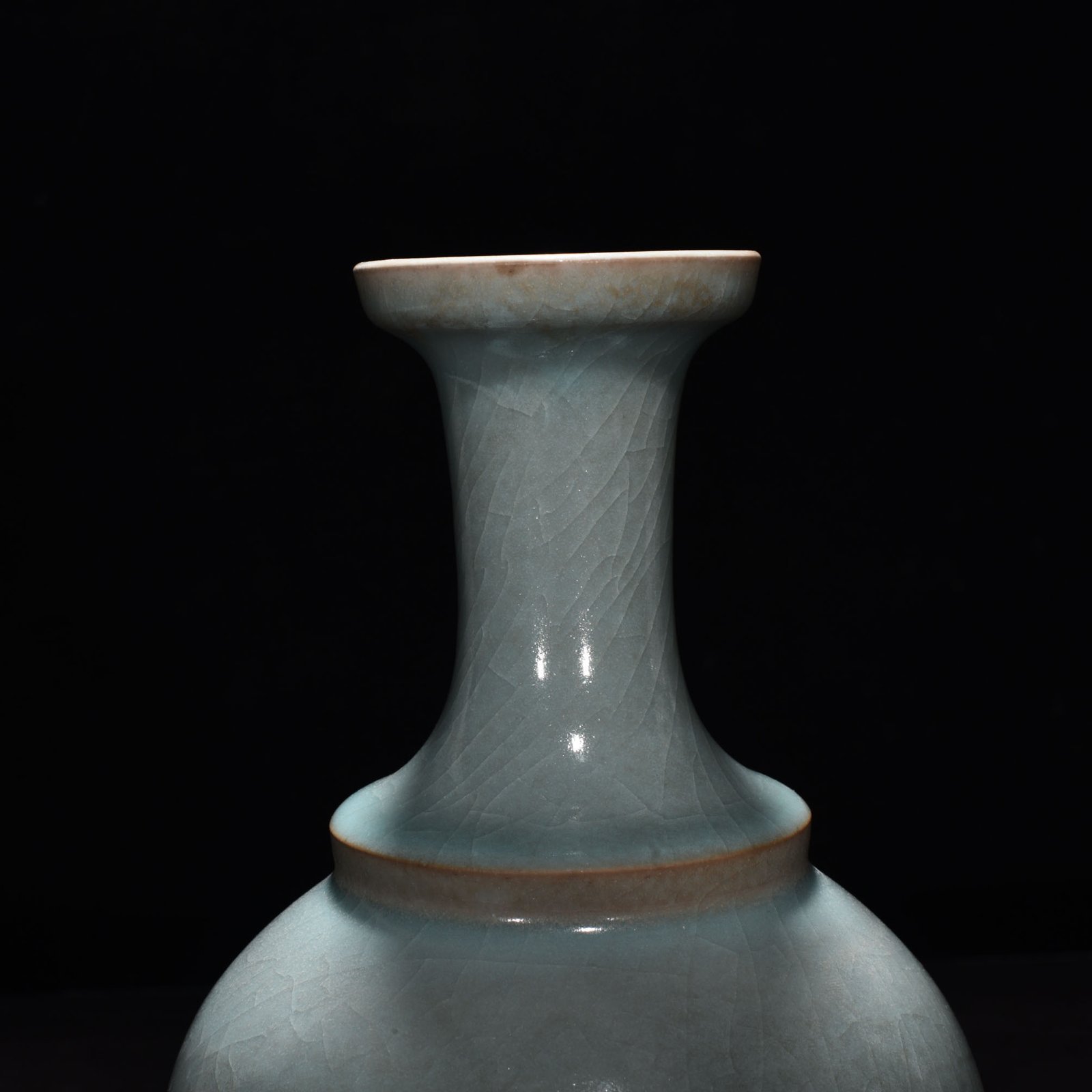 Song Dynasty Ru kilnazure glaze plate-mouth vase