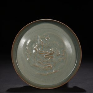 Song Dynasty Ru kiln azure glaze carved plate with dragon pattern