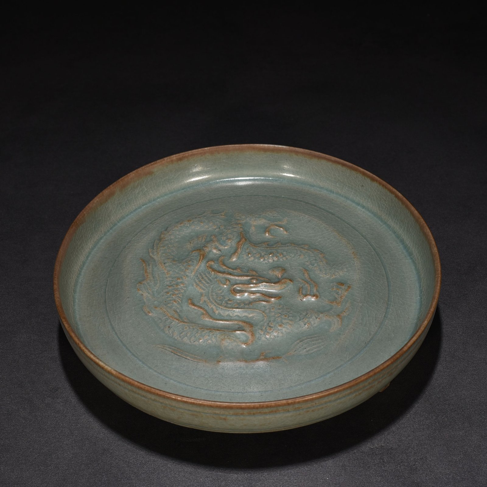 Song Dynasty Ru kiln azure glaze carved plate with dragon pattern