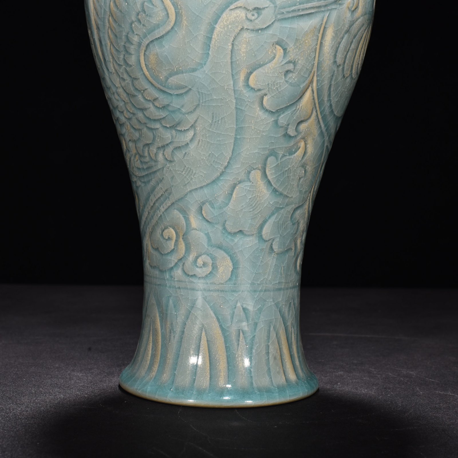 Song Dynasty Ru kilnazure glaze plum vase with carved peony cloud and crane