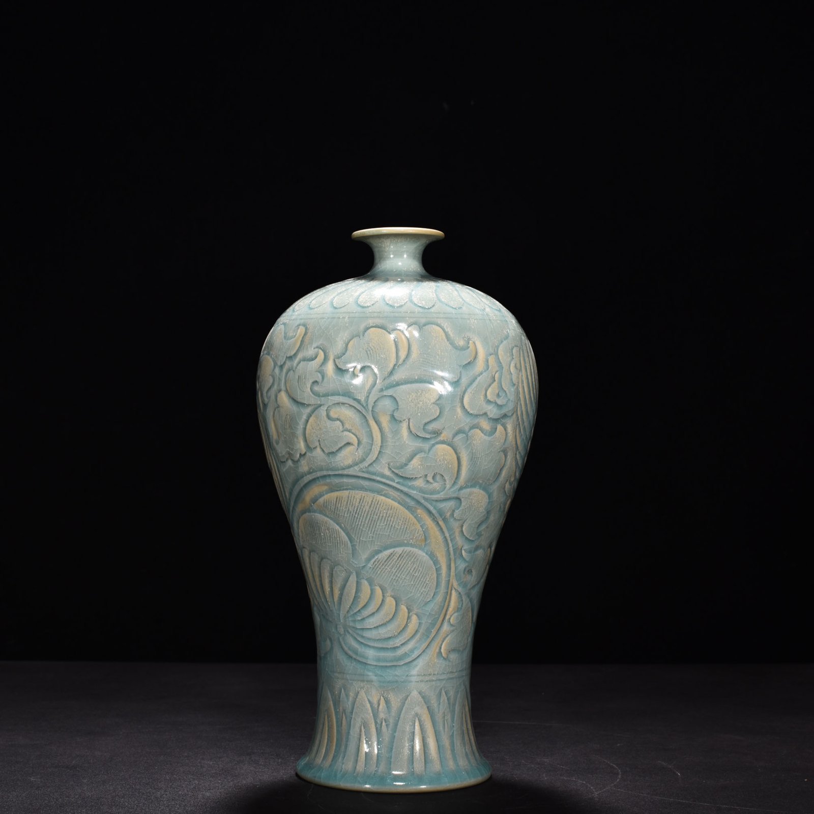 Song Dynasty Ru kilnazure glaze plum vase with carved peony cloud and crane