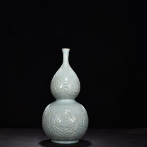 Song Dynasty Ru kiln azure glaze gourd vase with intertwining flowers and wild geese