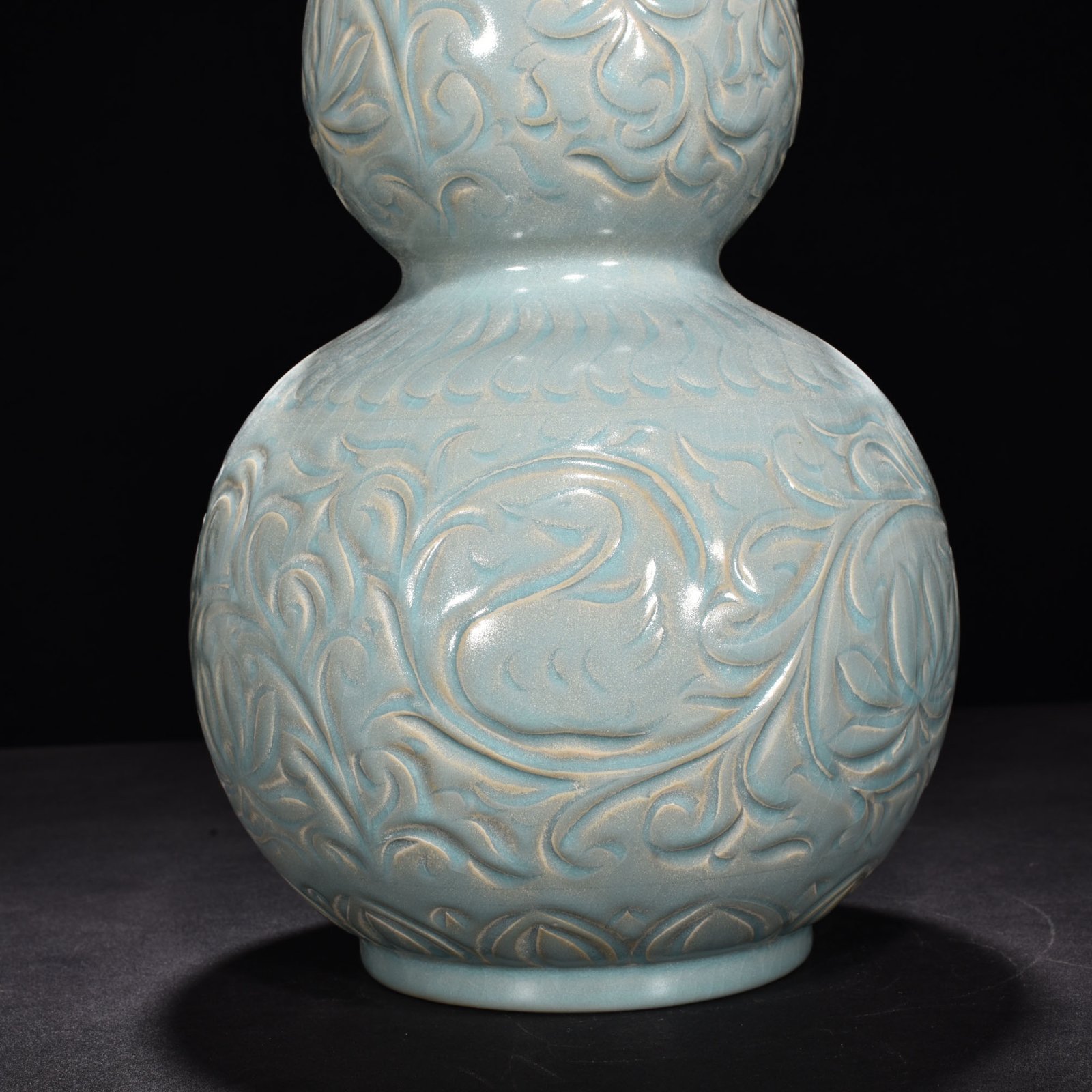 Song Dynasty Ru kiln azure glaze gourd vase with intertwining flowers and wild geese