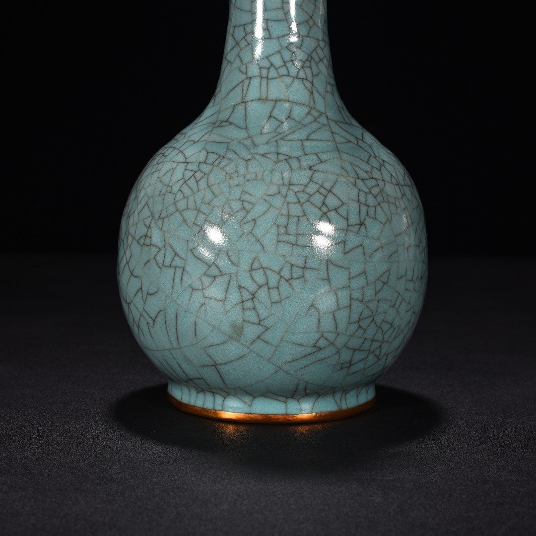 Song Dynasty Ru Kiln azure glaze carved flower pattern vase