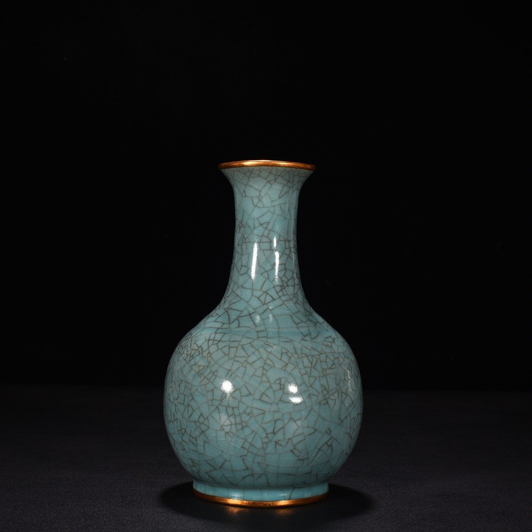 Song Dynasty Ru Kiln azure glaze carved flower pattern vase