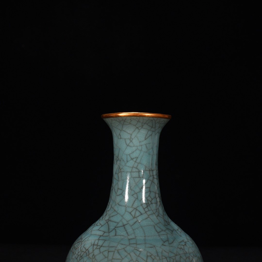 Song Dynasty Ru Kiln azure glaze carved flower pattern vase