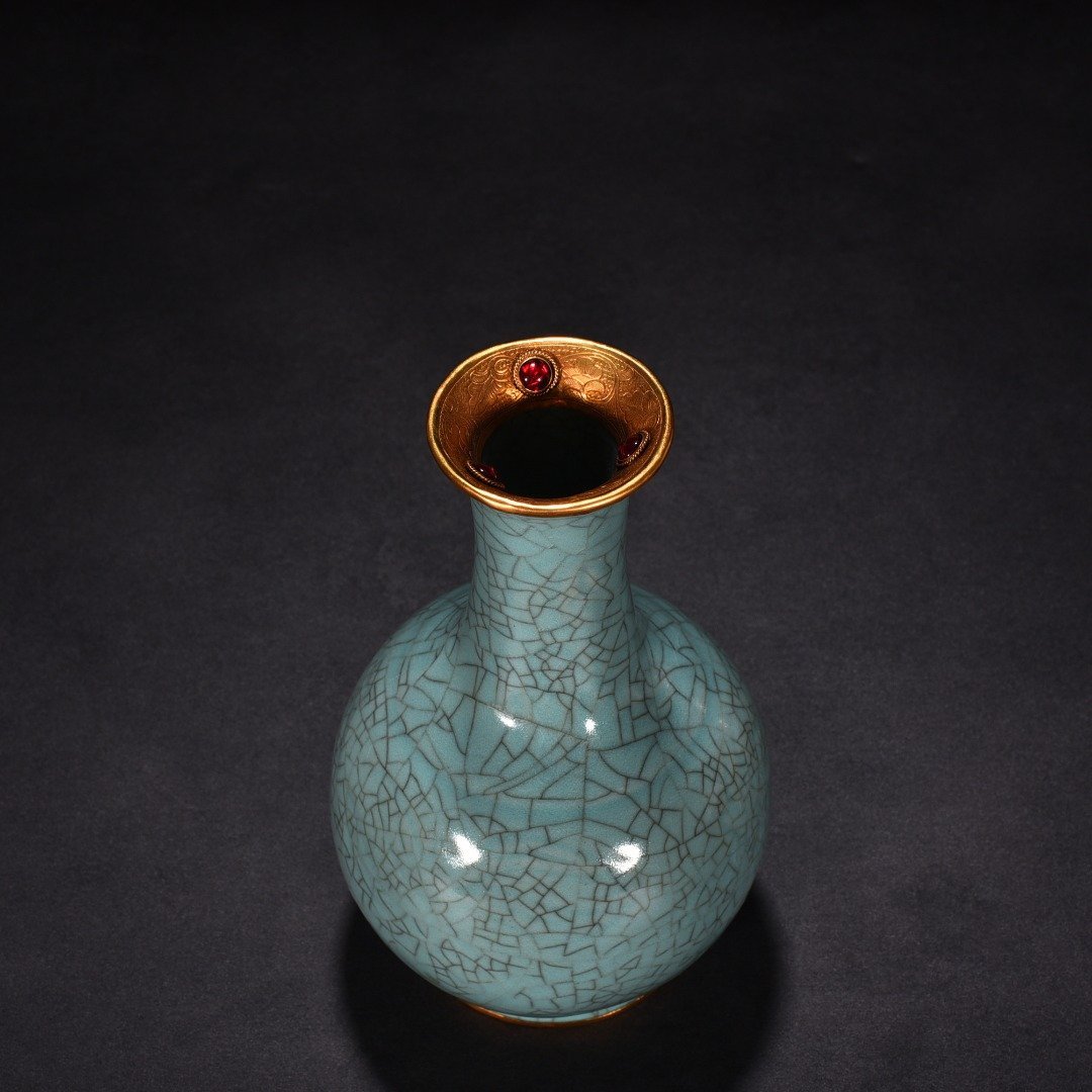 Song Dynasty Ru Kiln azure glaze carved flower pattern vase