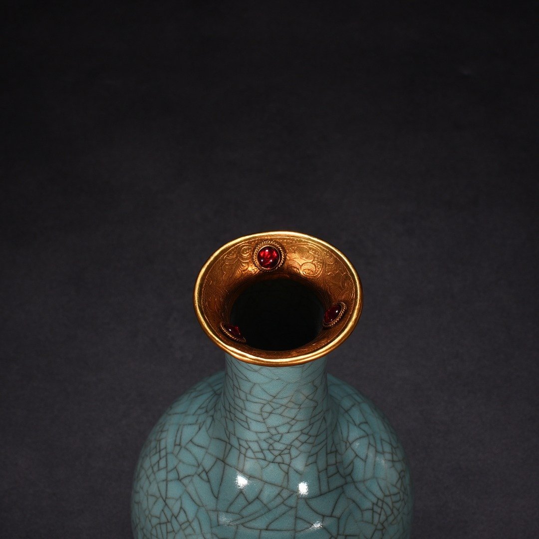 Song Dynasty Ru Kiln azure glaze carved flower pattern vase