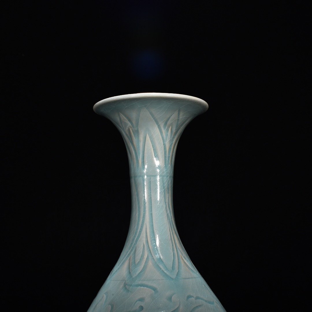Song Dynasty Ru kiln azure glaze jade pot spring vase with carved flower and bird