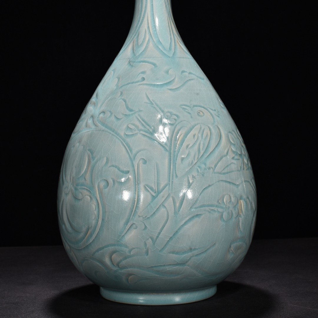 Song Dynasty Ru kiln azure glaze jade pot spring vase with carved flower and bird