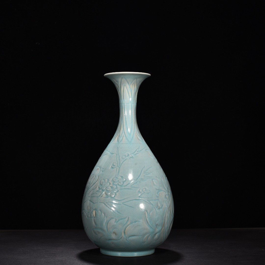 Song Dynasty Ru kiln azure glaze jade pot spring vase with carved flower and bird