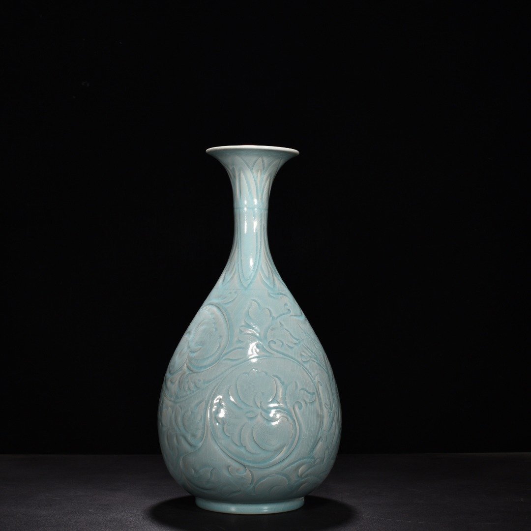 Song Dynasty Ru kiln azure glaze jade pot spring vase with carved flower and bird