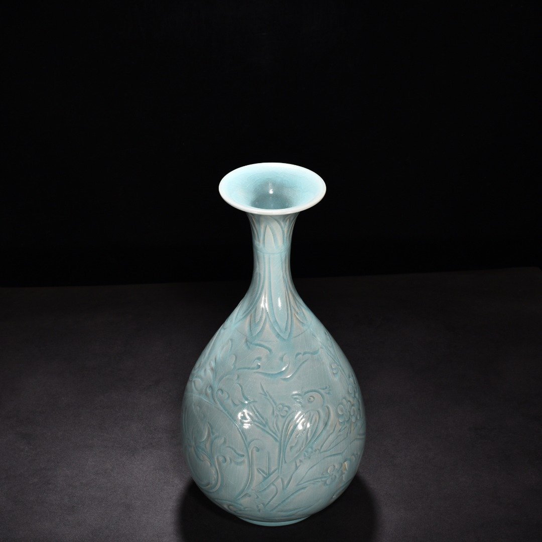Song Dynasty Ru kiln azure glaze jade pot spring vase with carved flower and bird