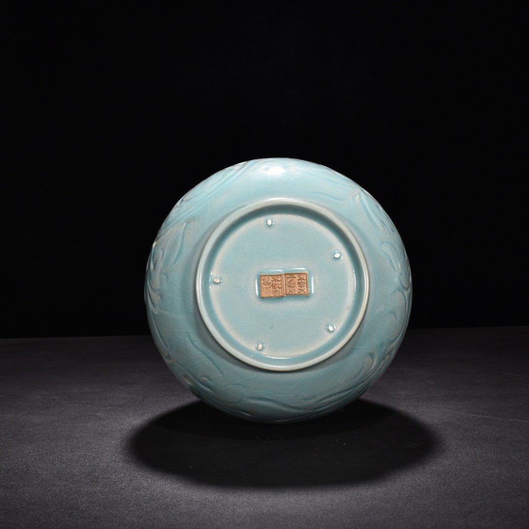 Song Dynasty Ru kiln azure glaze jade pot spring vase with carved flower and bird